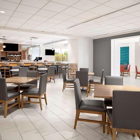 Embassy Suites By Hilton Tampa Airport Westshore Εξωτερικό φωτογραφία